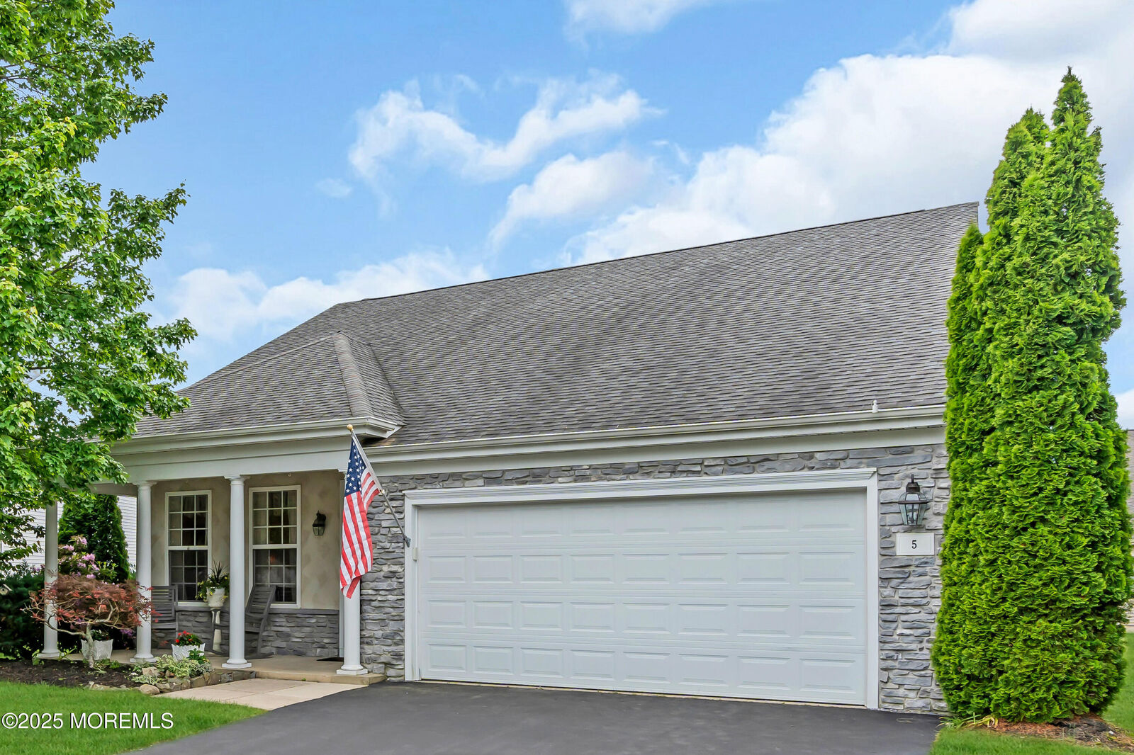 Property Photo:  5 Minot Light Court  NJ 08005 