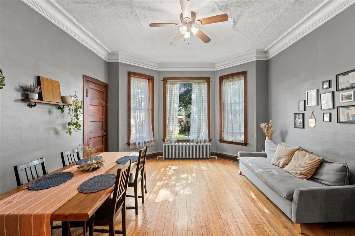 Property Photo: 1654 N Harding Avenue IL 60647