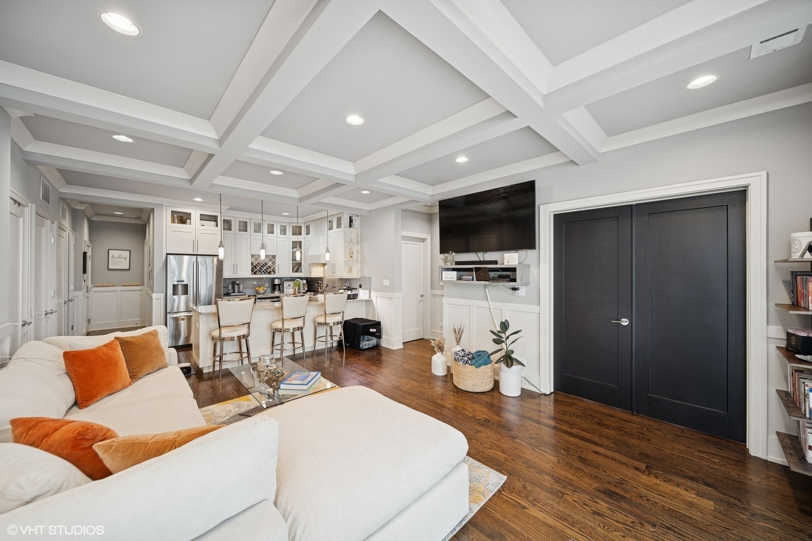 Property Photo: 6438 S Woodlawn Avenue 4N IL 60637