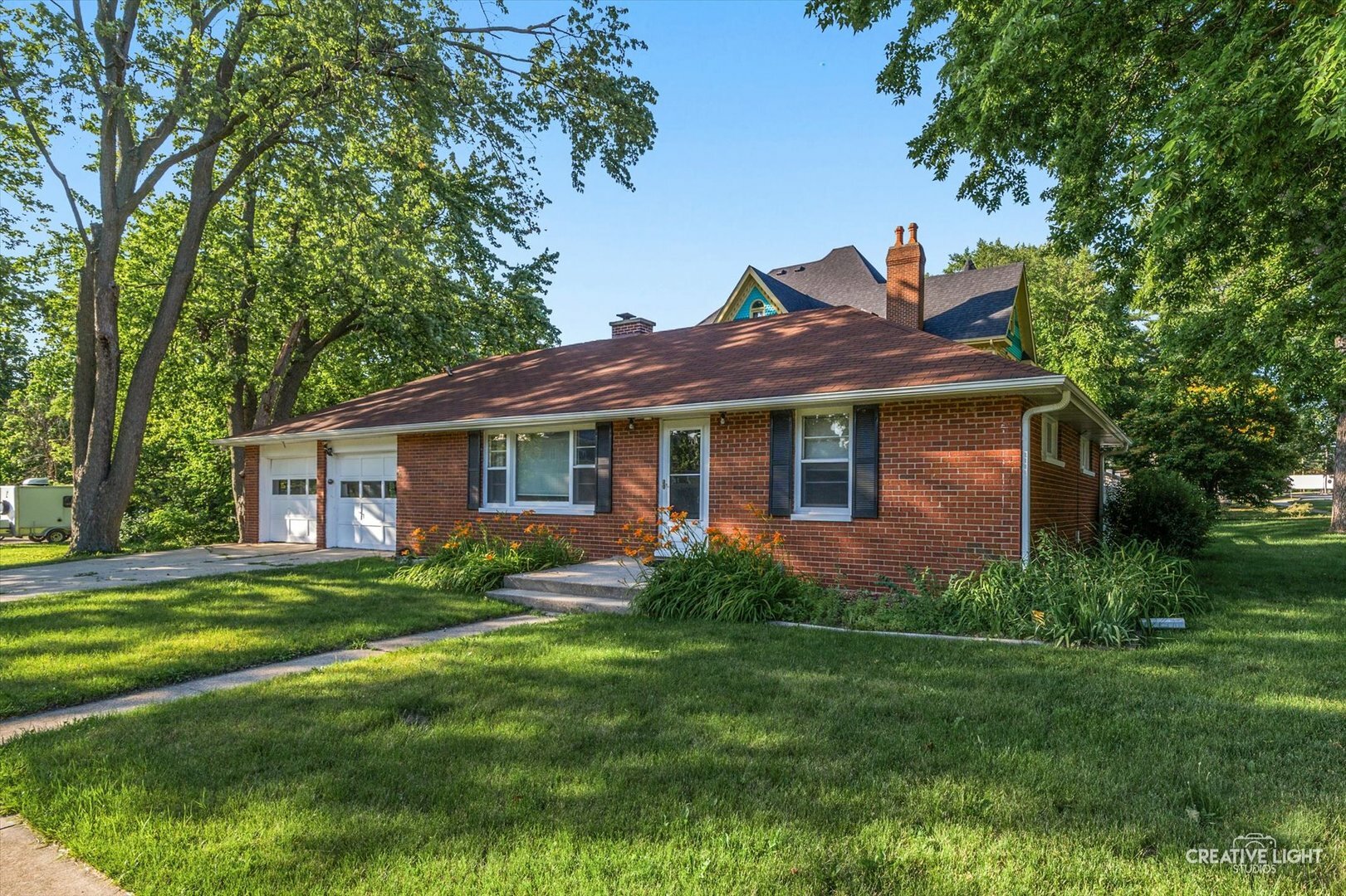 Property Photo:  26 E Tyler Street  IL 60543 