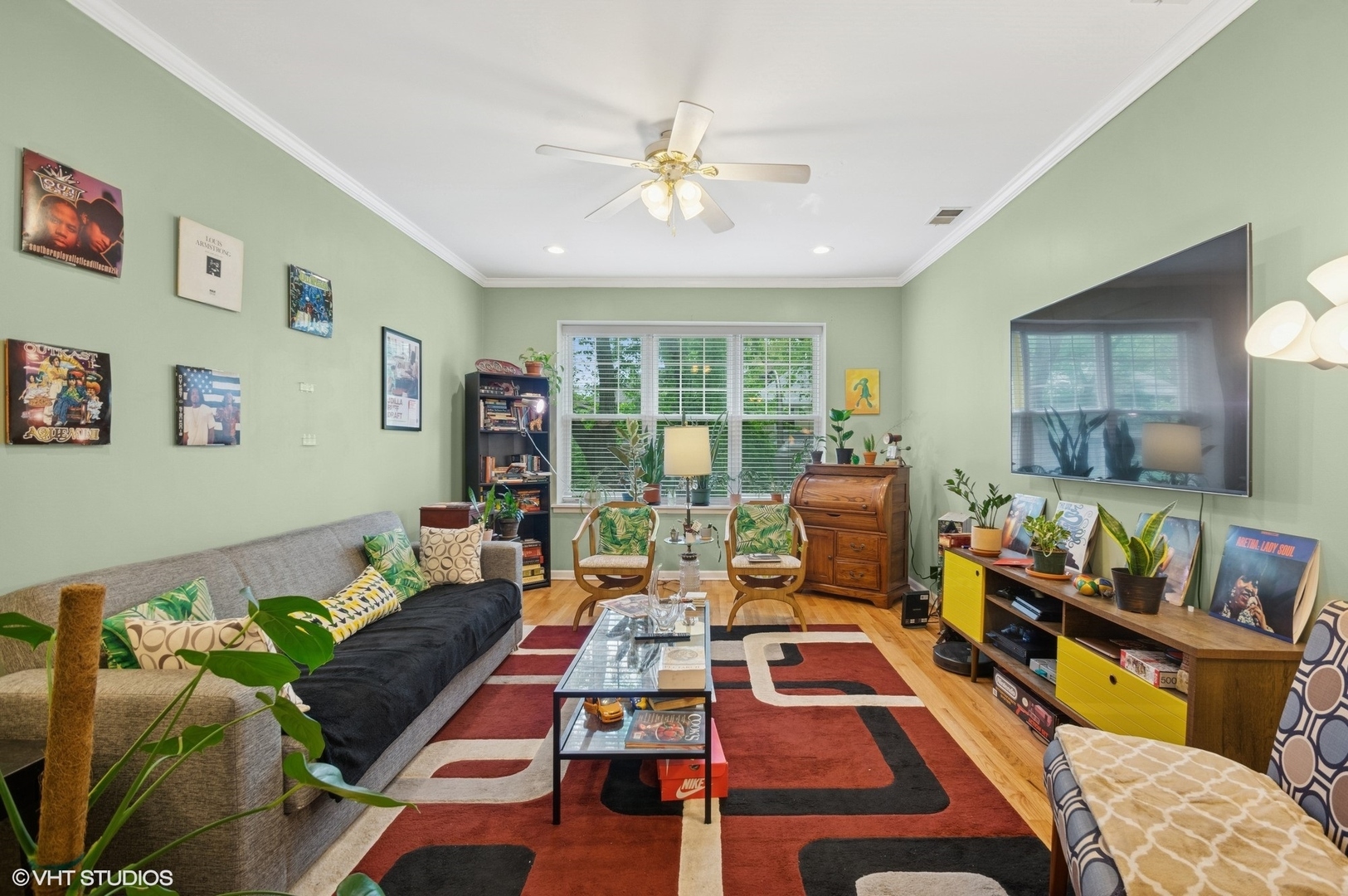 Property Photo: 1910 W Chase Avenue 104 IL 60626