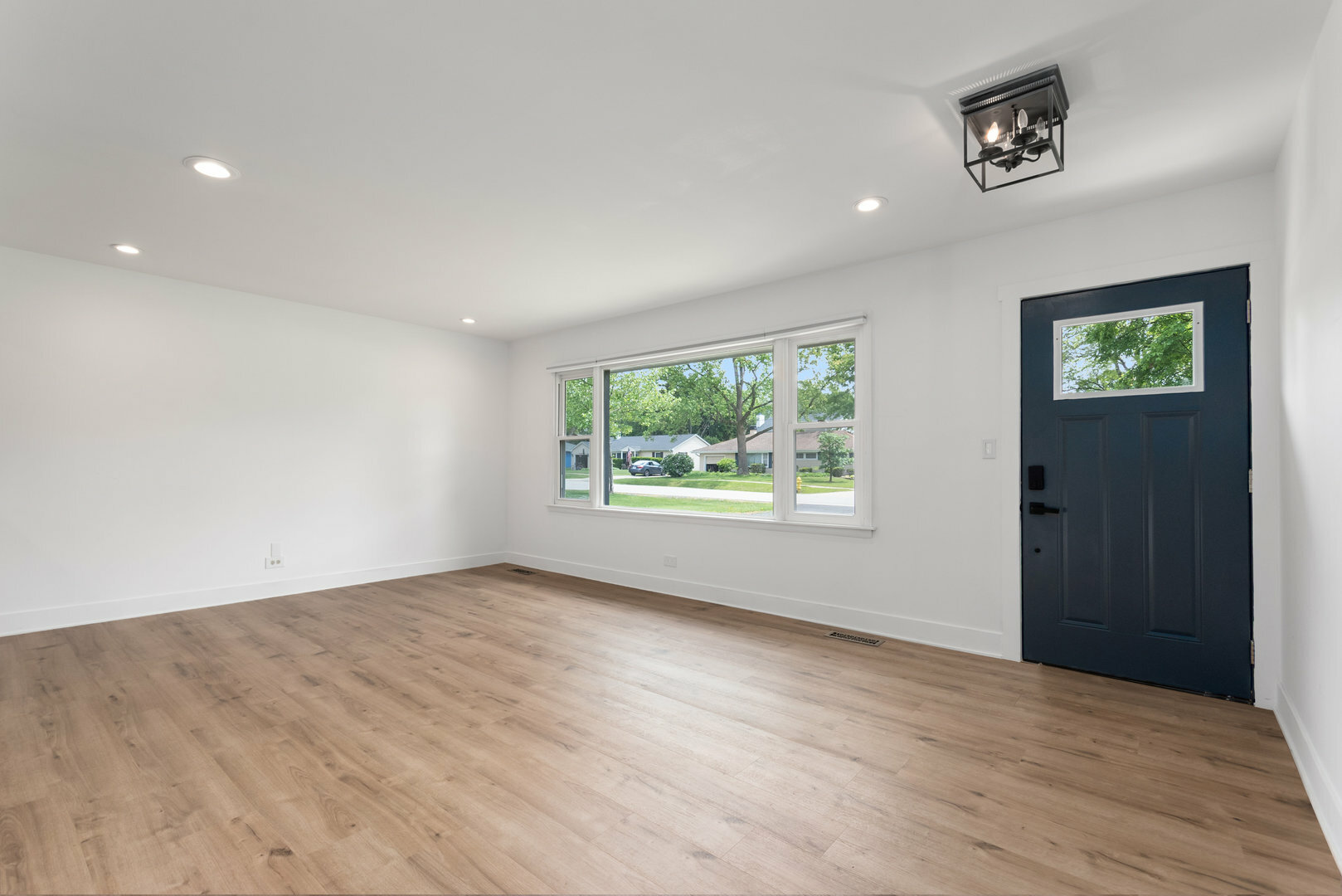 Property Photo: 705 Parkway Drive IL 60187