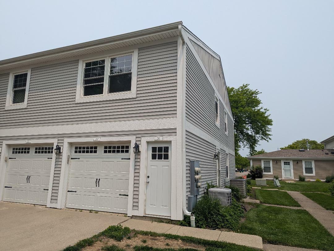 Property Photo: 241 Sunset Court 241 IL 60061