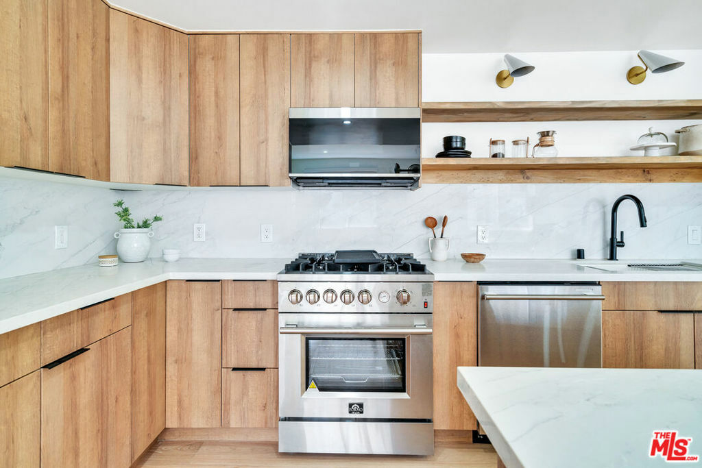 Property Photo:  13200 Pacific 207  CA 90094 