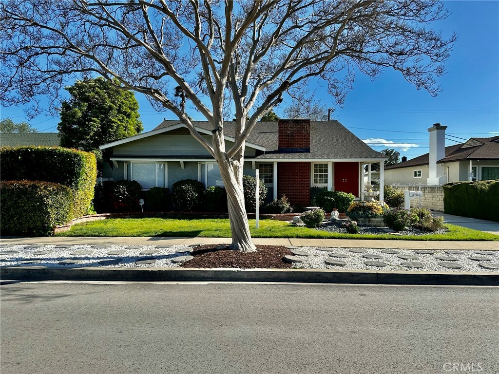 Property Photo: 17114 Vose Street CA 91406