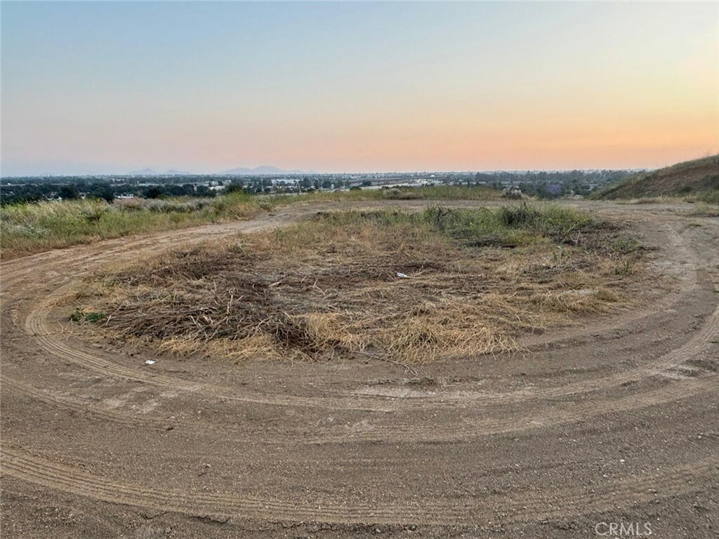 Property Photo:  1084 W Marshall Blvd  CA 92405 