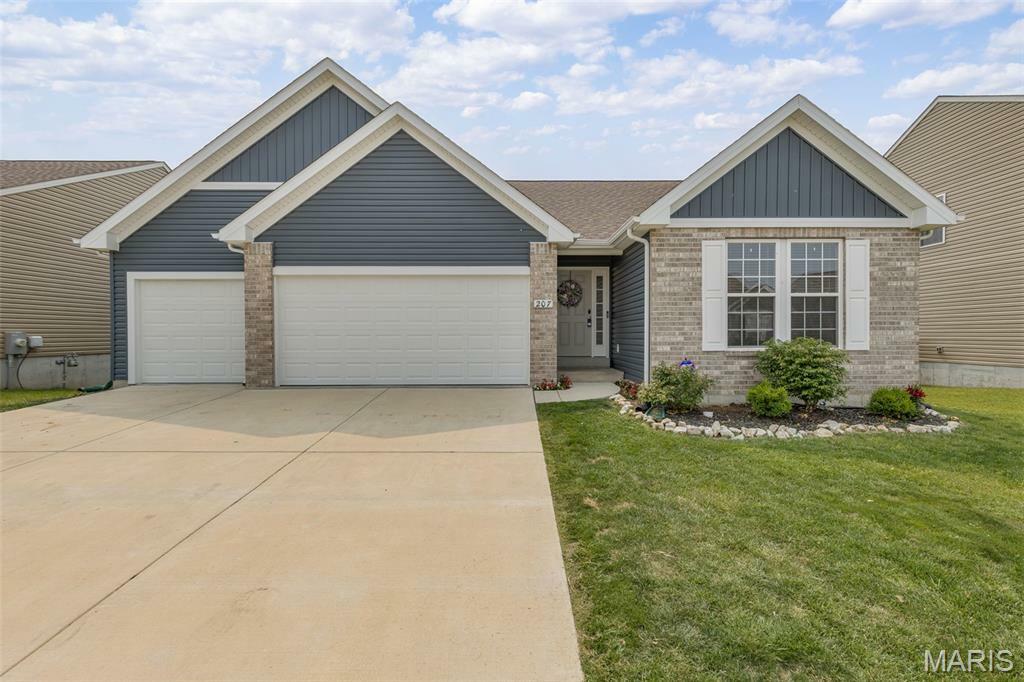 Property Photo: 207 Savannah Ridge Court MO 63026