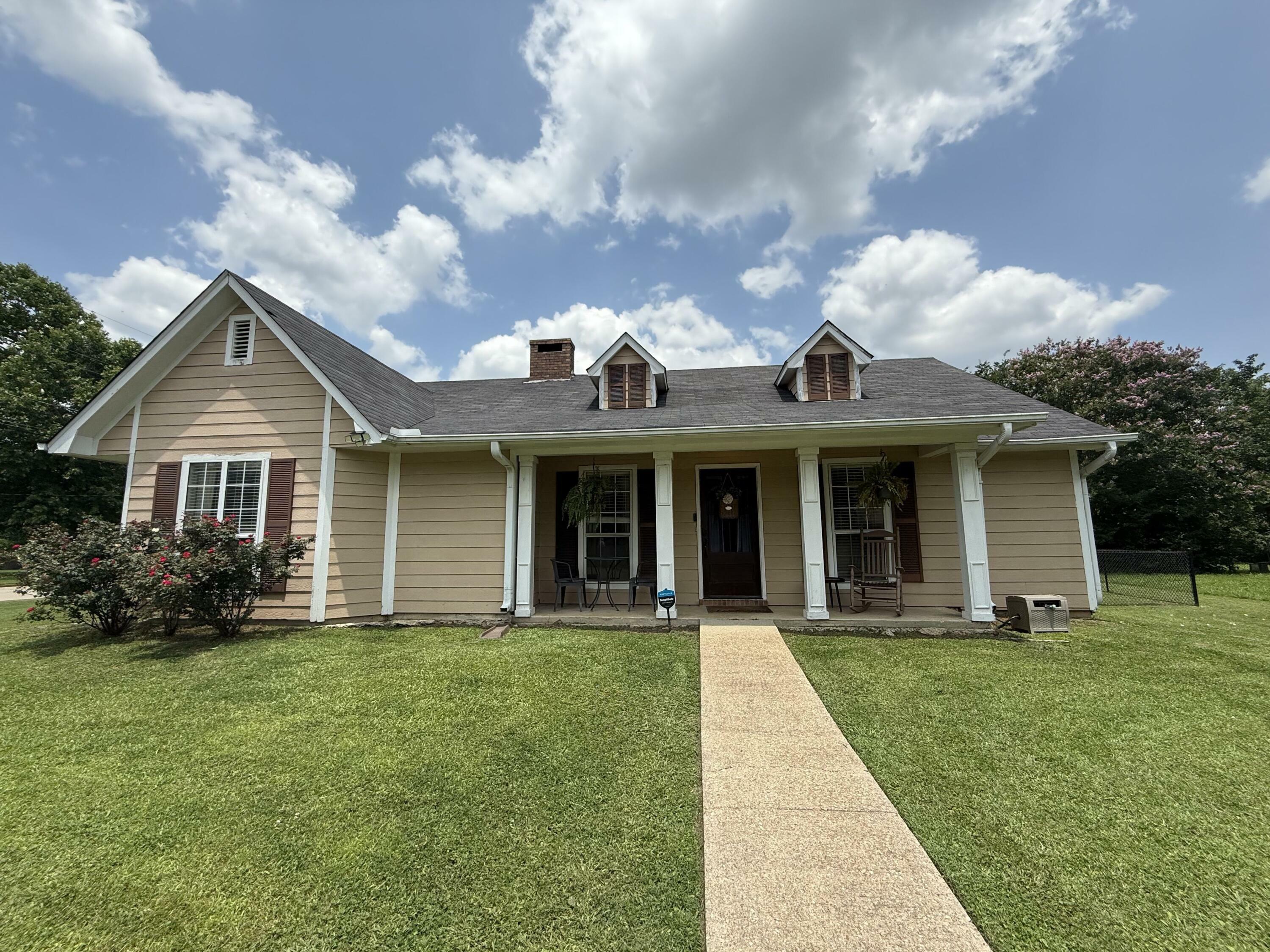 Property Photo: 1022 Marquette Street MS 38801