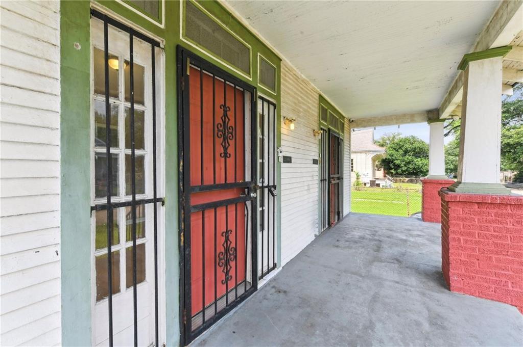Property Photo:  5428 30 Dauphine Street  LA 70117 