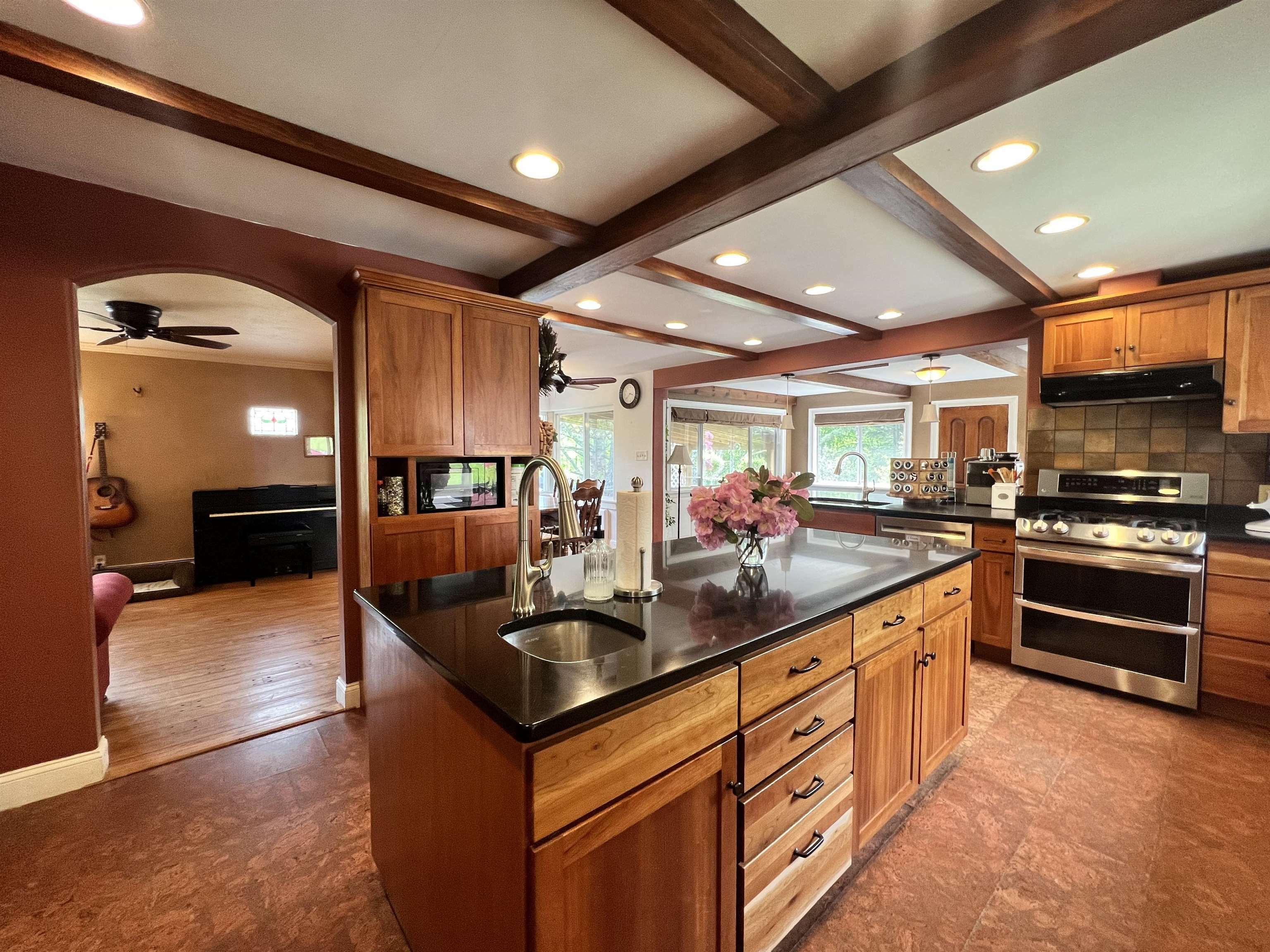 Property Photo: 6 Nightingale Lane NH 03753