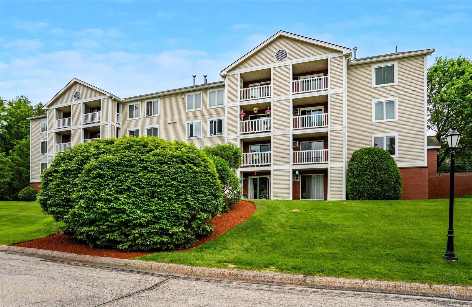 Property Photo: 11 Timberwood Drive NH 03045