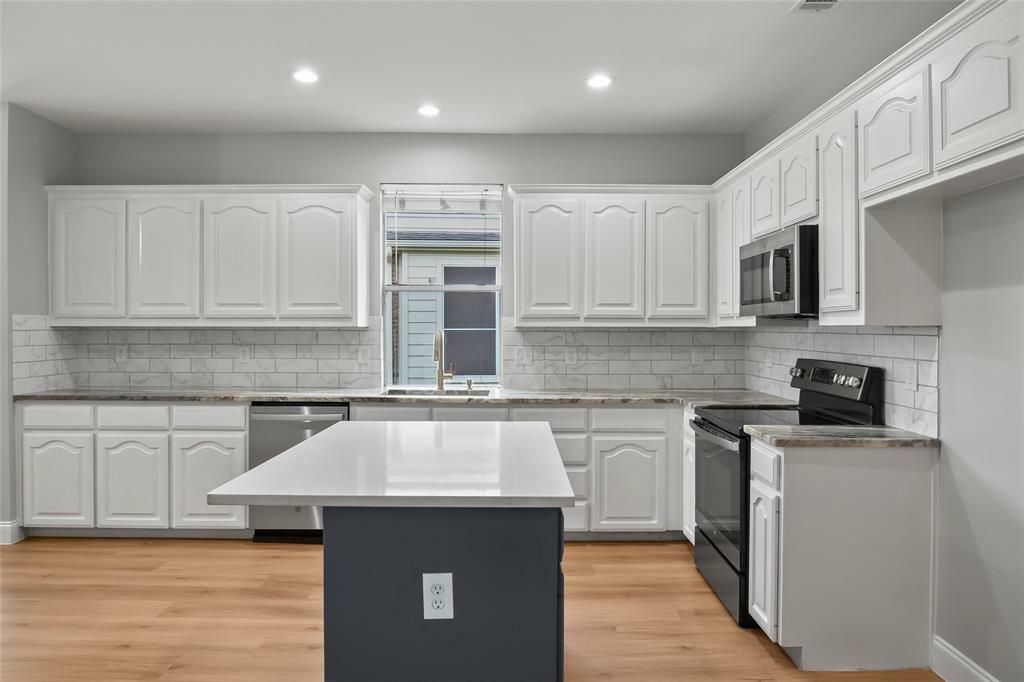 Property Photo:  10833 Hawks Landing Road  TX 76052 