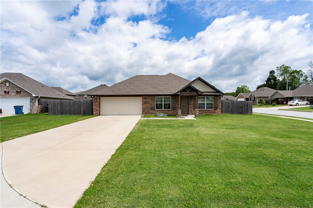 Property Photo:  2124 Nalani Circle  AR 72734 