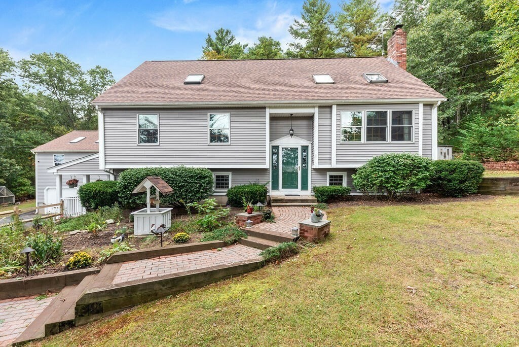 525 Thurston St  Wrentham MA 02093 photo