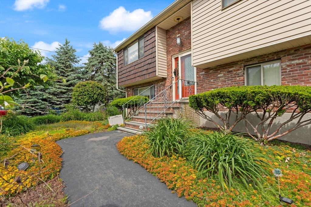 Property Photo: 10 Katy Cir MA 02368