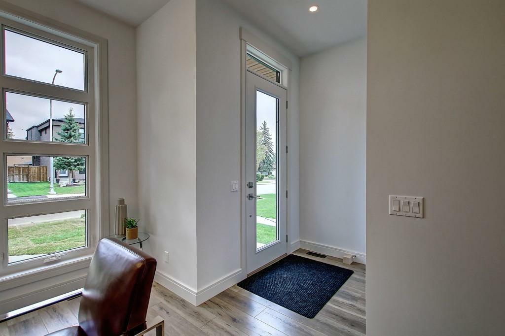 Property Photo:  4411 35 Avenue SW  AB T3E 1B2 