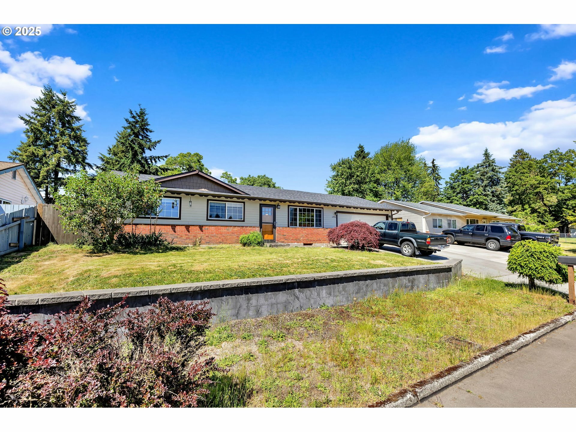 Property Photo: 12906 NE 71st St WA 98682