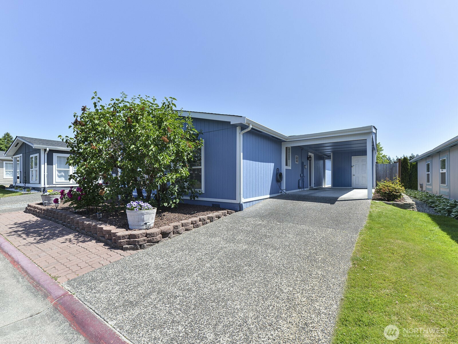 Property Photo: 27460 149th Place SE 85 WA 98042