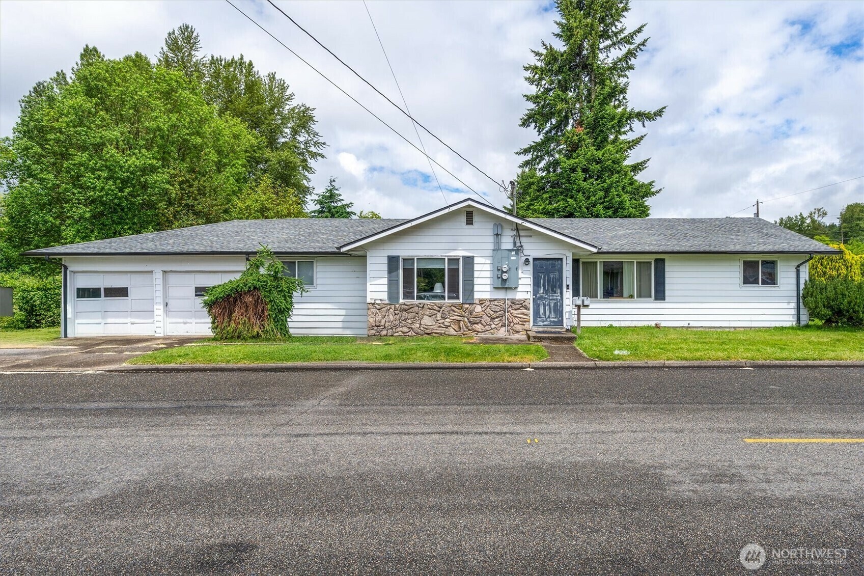 Property Photo: 405 Redpath Street WA 98626