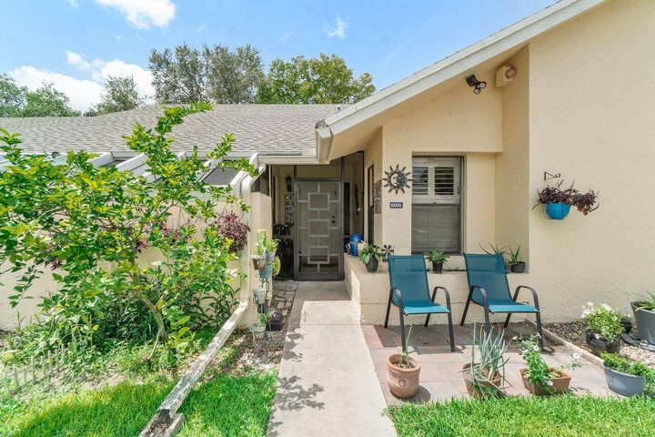 Property Photo:  10900 Waterberry Court  FL 33498 