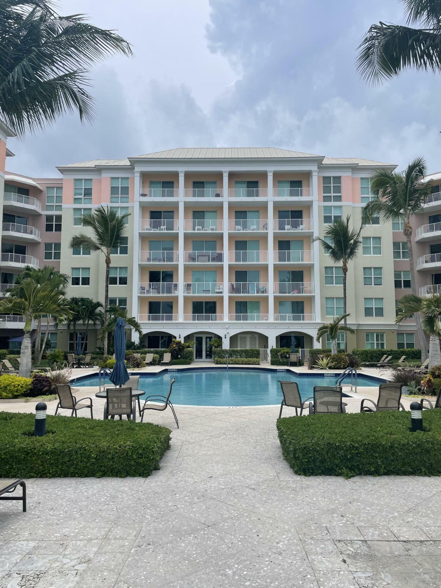 Property Photo: 806 E Windward Way E 623 FL 33462