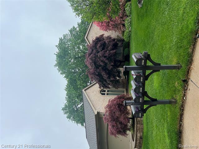 Property Photo: 43105 W Kirkwood MI 48038