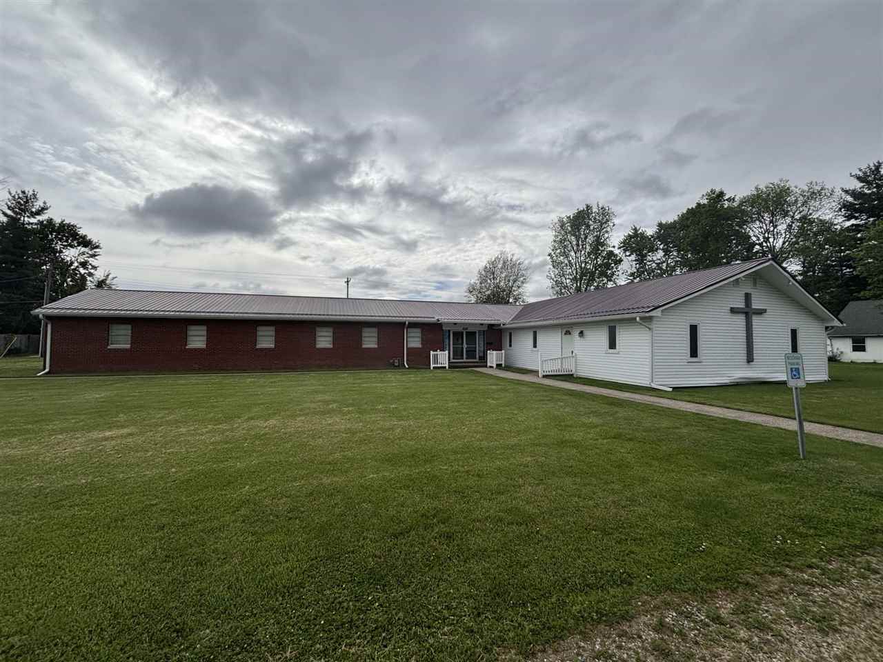 Property Photo: 2409 Indiana Avenue IN 47331