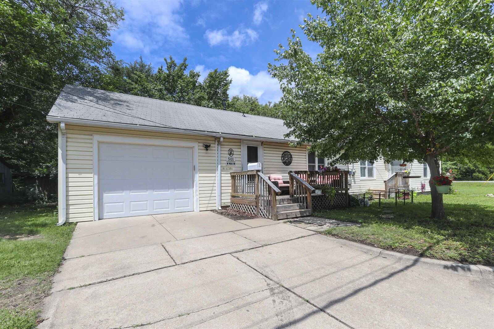 Property Photo:  501 W Main St  KS 67147