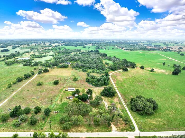 7205 County Road 401  Floresville TX 78114 photo