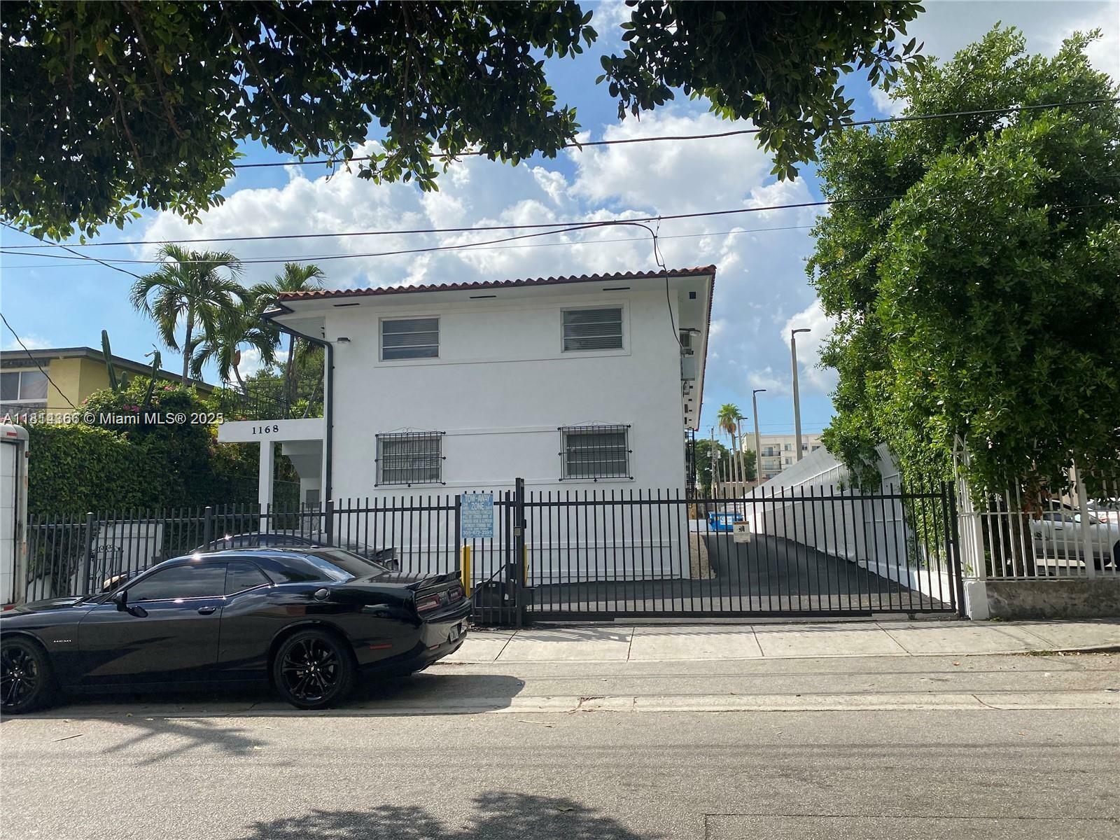 Property Photo: 1168 SW 3rd St 4 FL 33130
