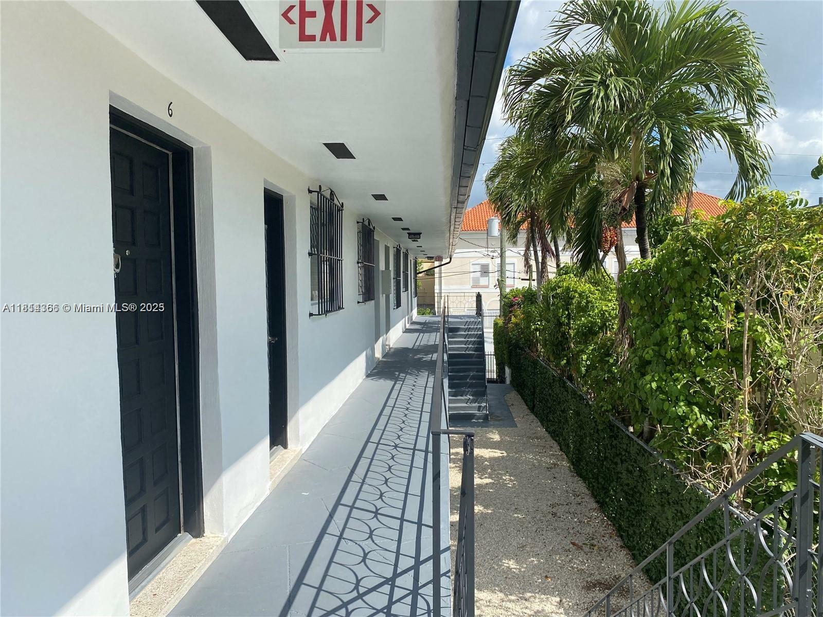 Property Photo: 1168 SW 3rd St 4 FL 33130