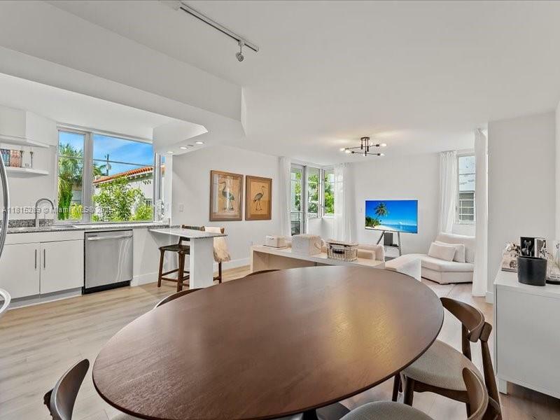 1532 Drexel Ave 204  Miami Beach FL 33139 photo