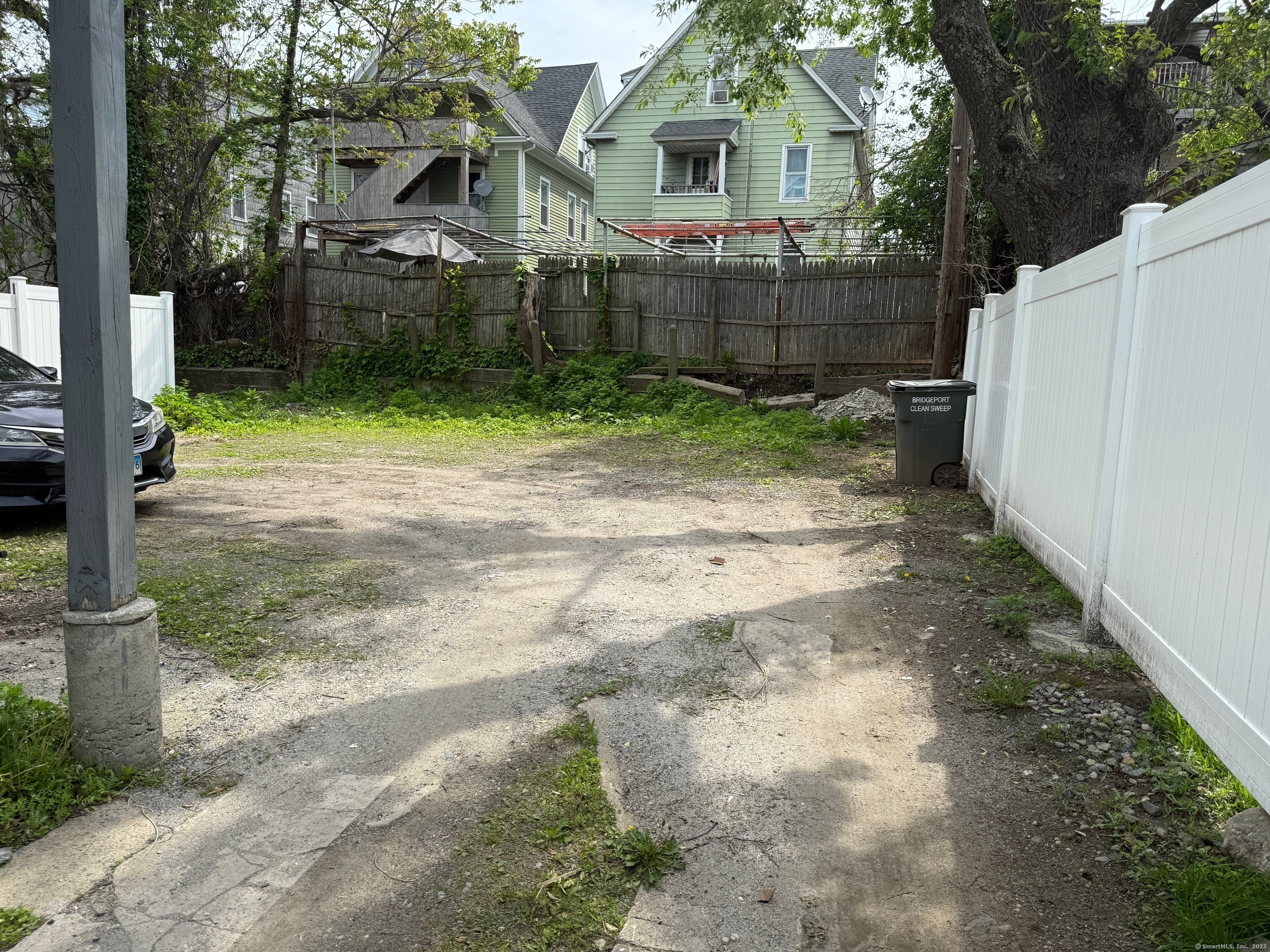 Property Photo:  2076 Seaview Avenue 2nd Flr  CT 06610 