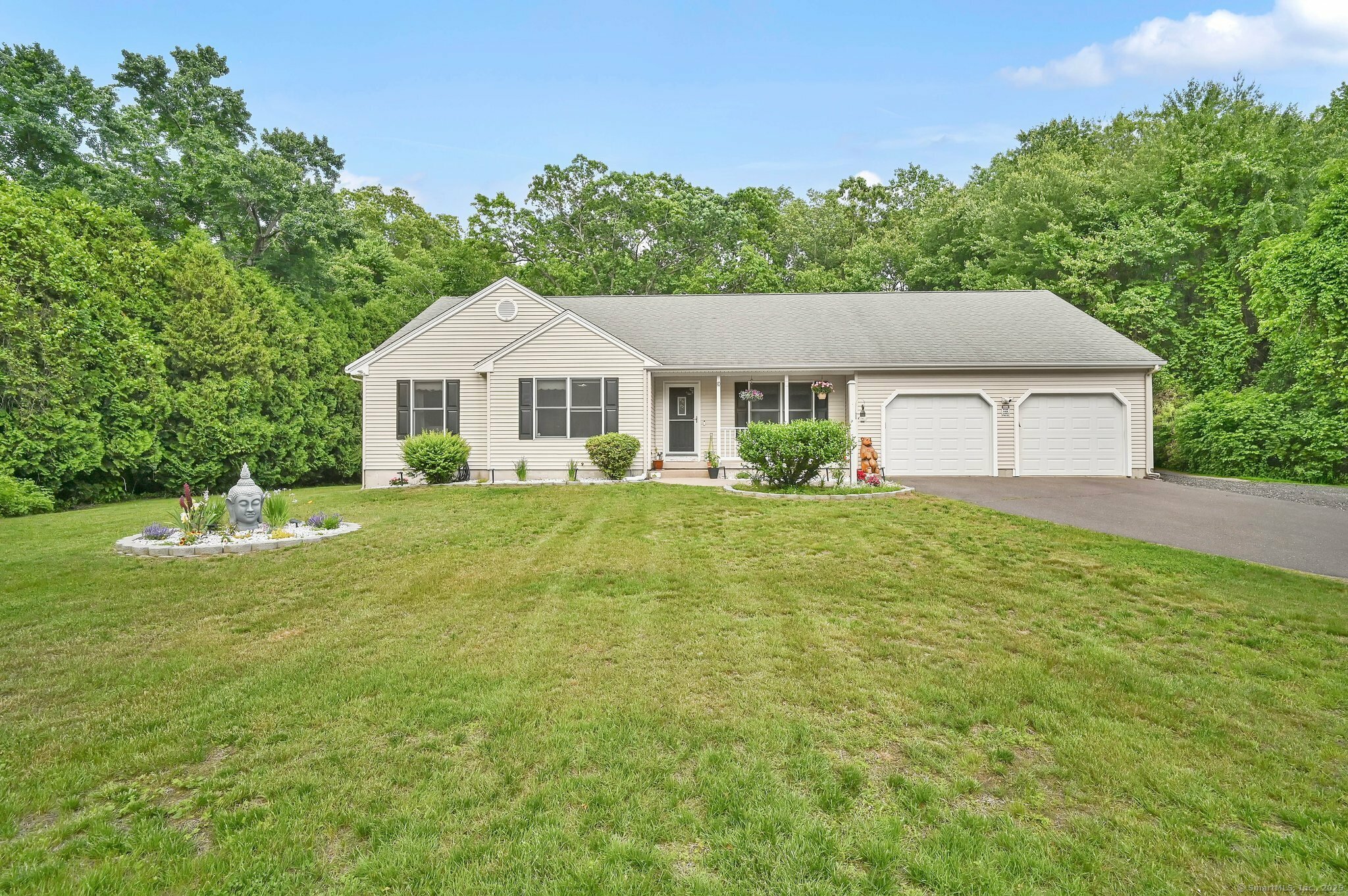 Property Photo: 10 Oldefield Farms CT 06082