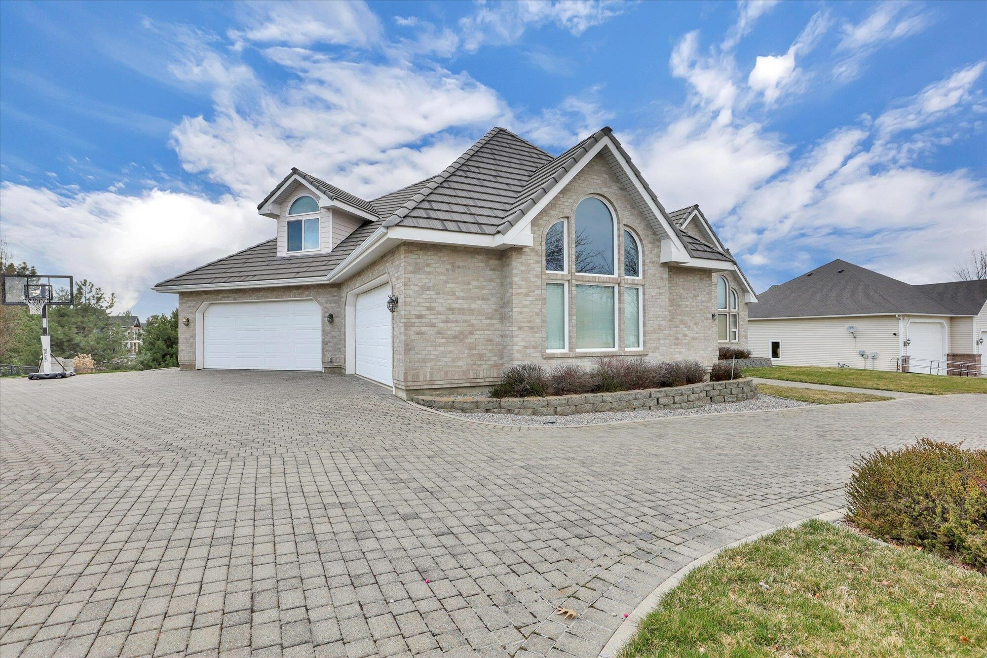 Property Photo: 2318 S Steen Rd WA 99037