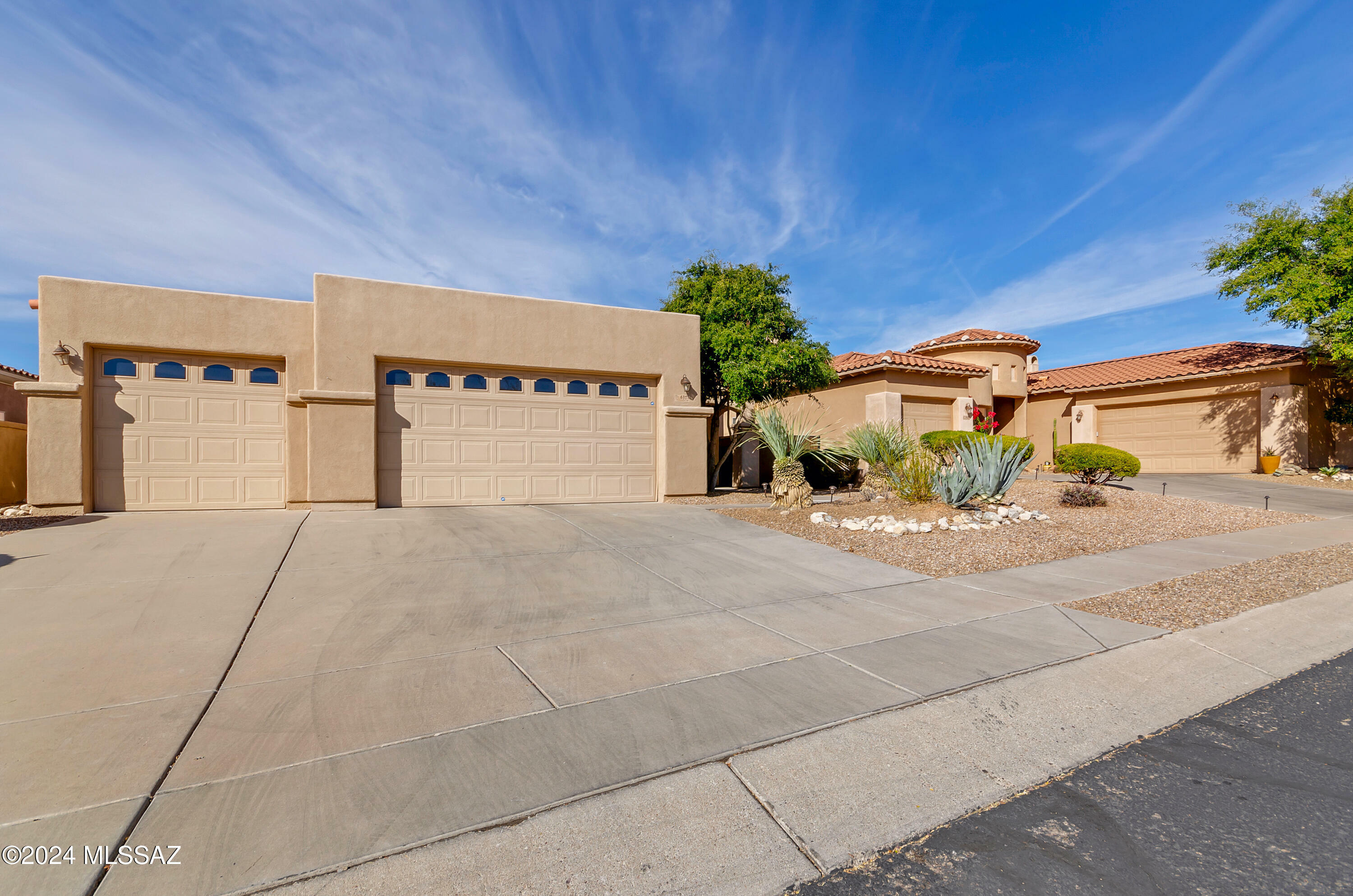 Property Photo: 6321 N Via Lomas De Paloma AZ 85718