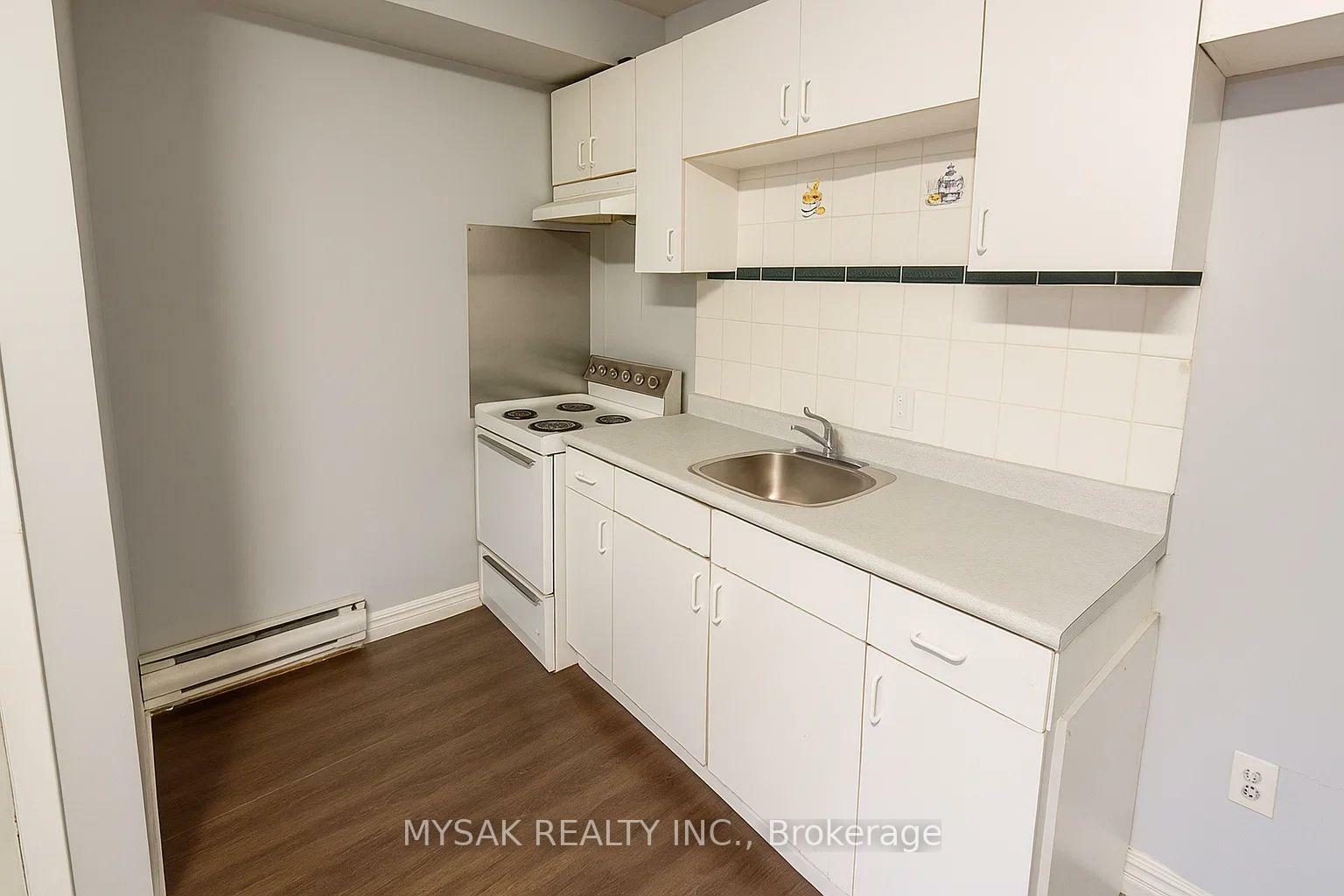 Photo de la propriété: 1626 Weston Road ON M9N 1T9