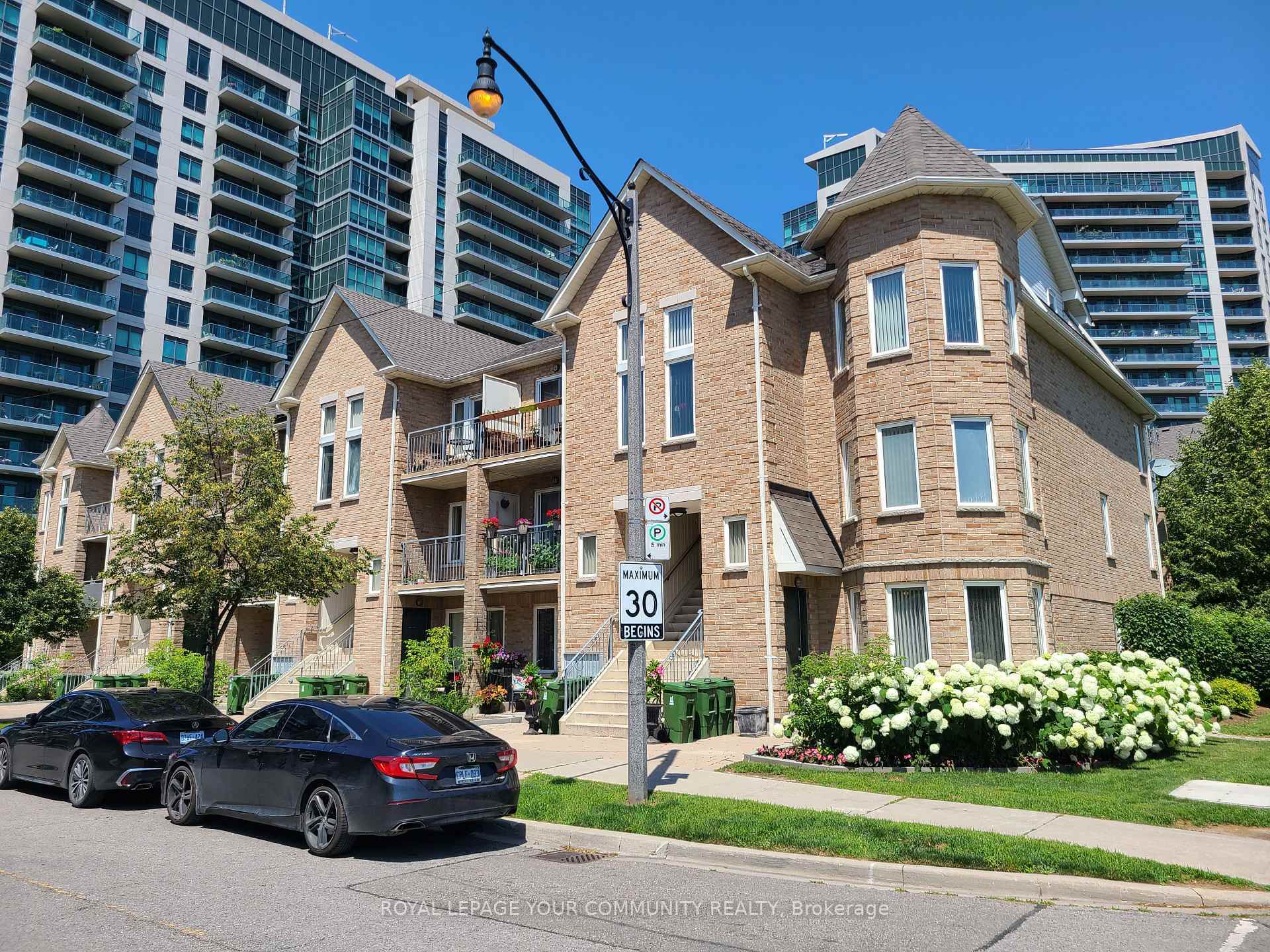 Property Photo: 130 Vanderhoof Avenue 101 ON M4G 4J8