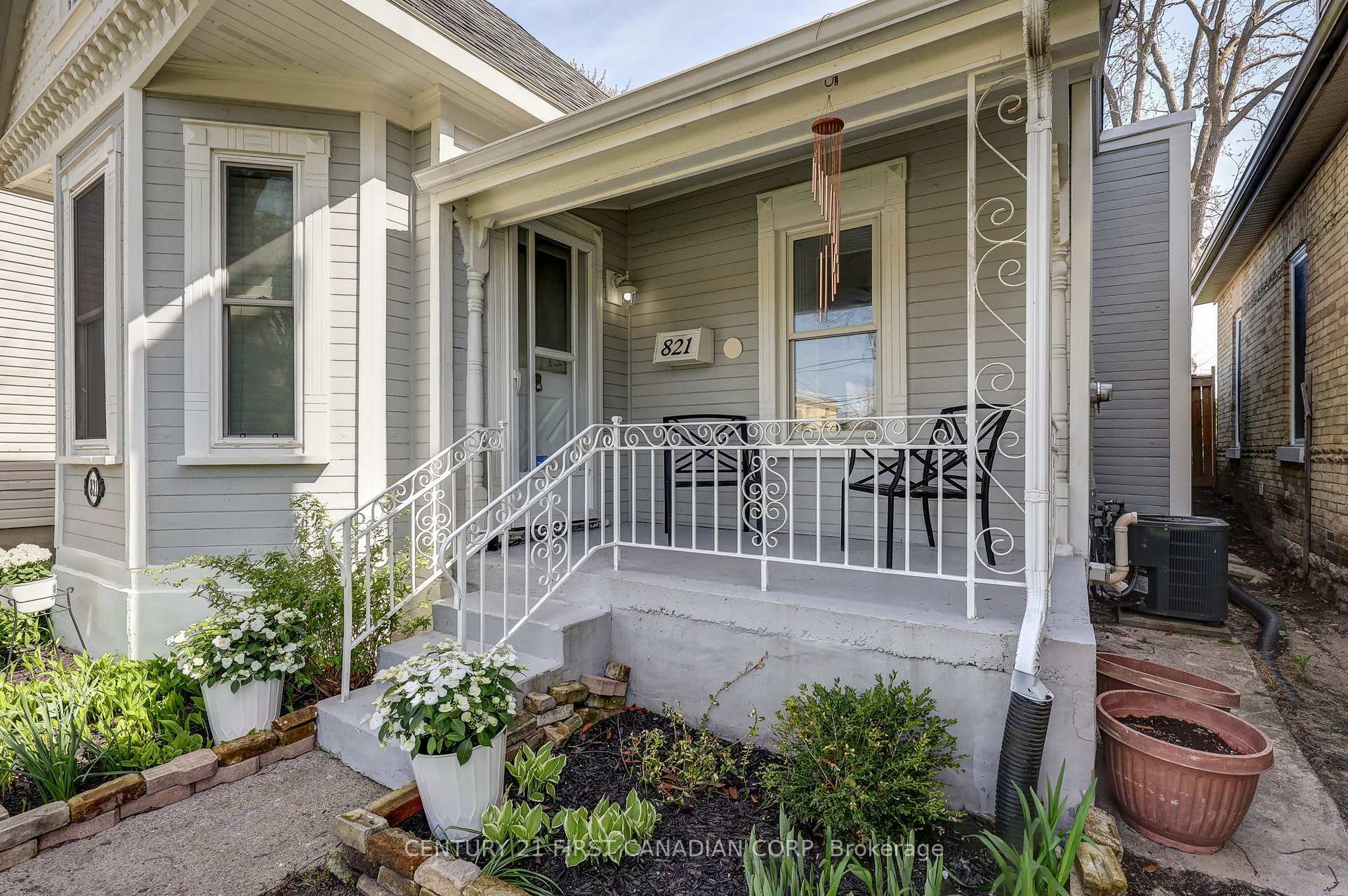 Photo de la propriété: 821 Queens Avenue ON N5W 3H7
