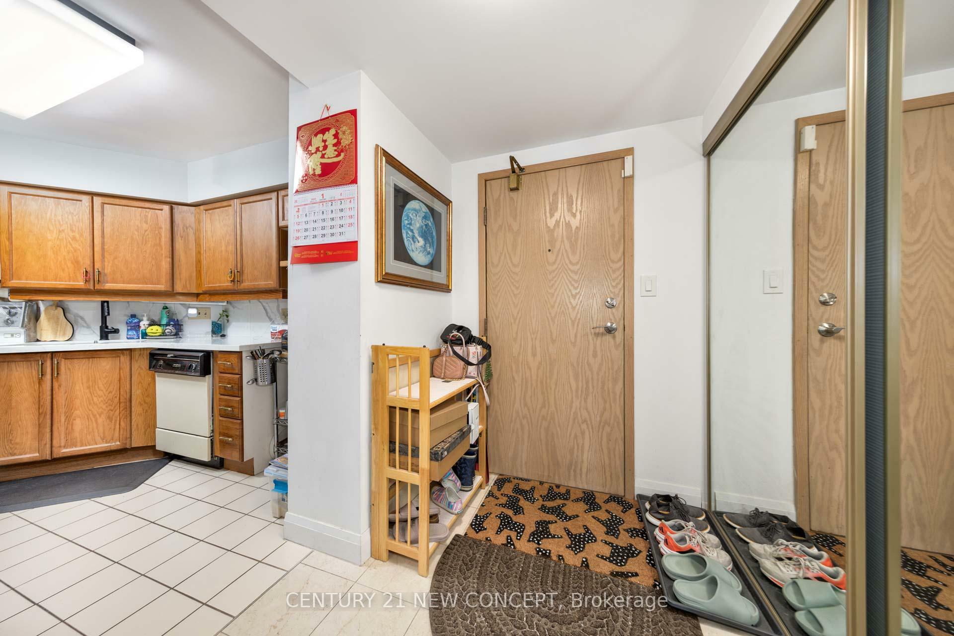 Property Photo: 22 Southport Street 932 ON M6S 4Y9