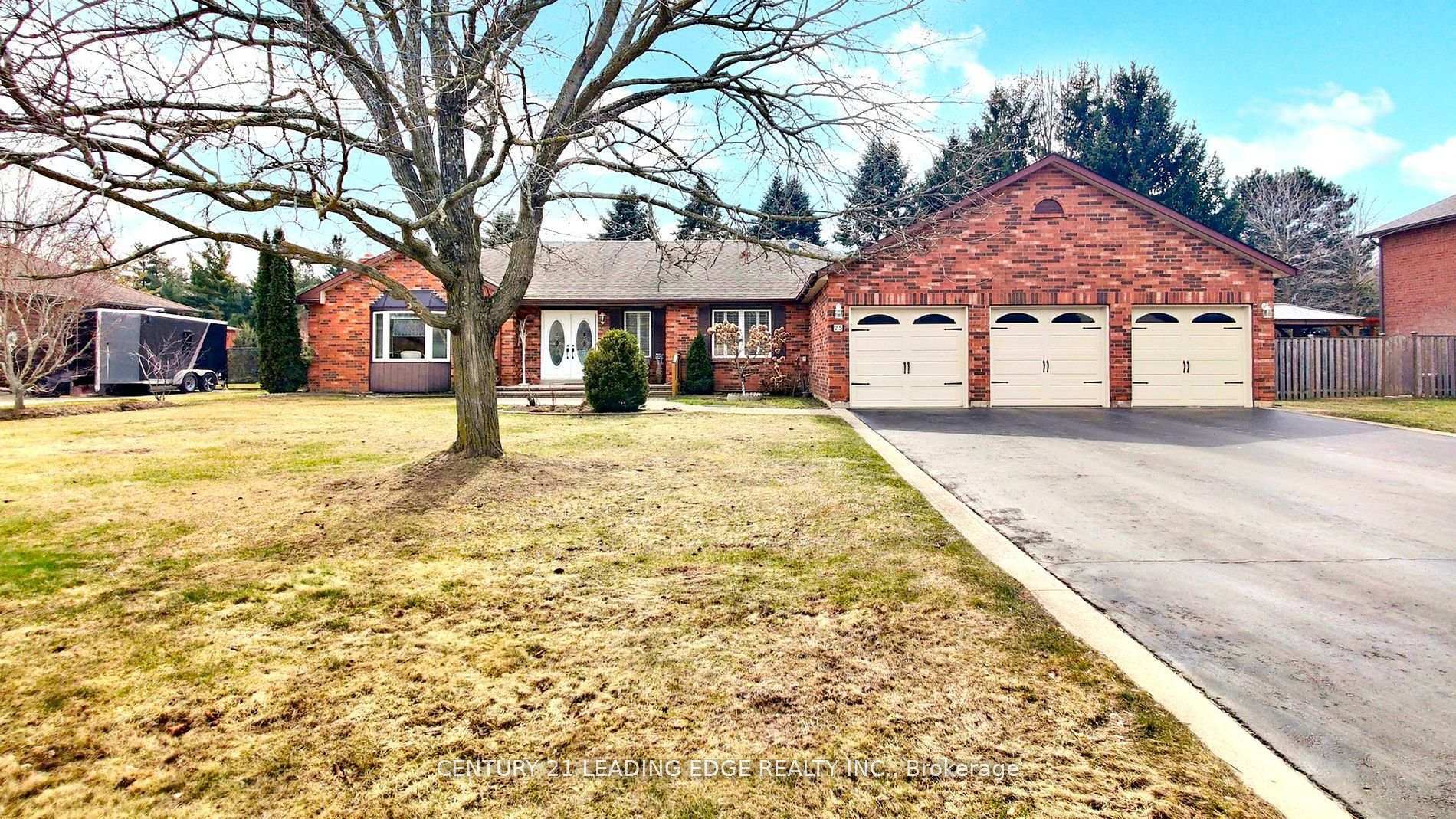 Photo de la propriété: 25 Colleen Crescent ON L7C 1E8