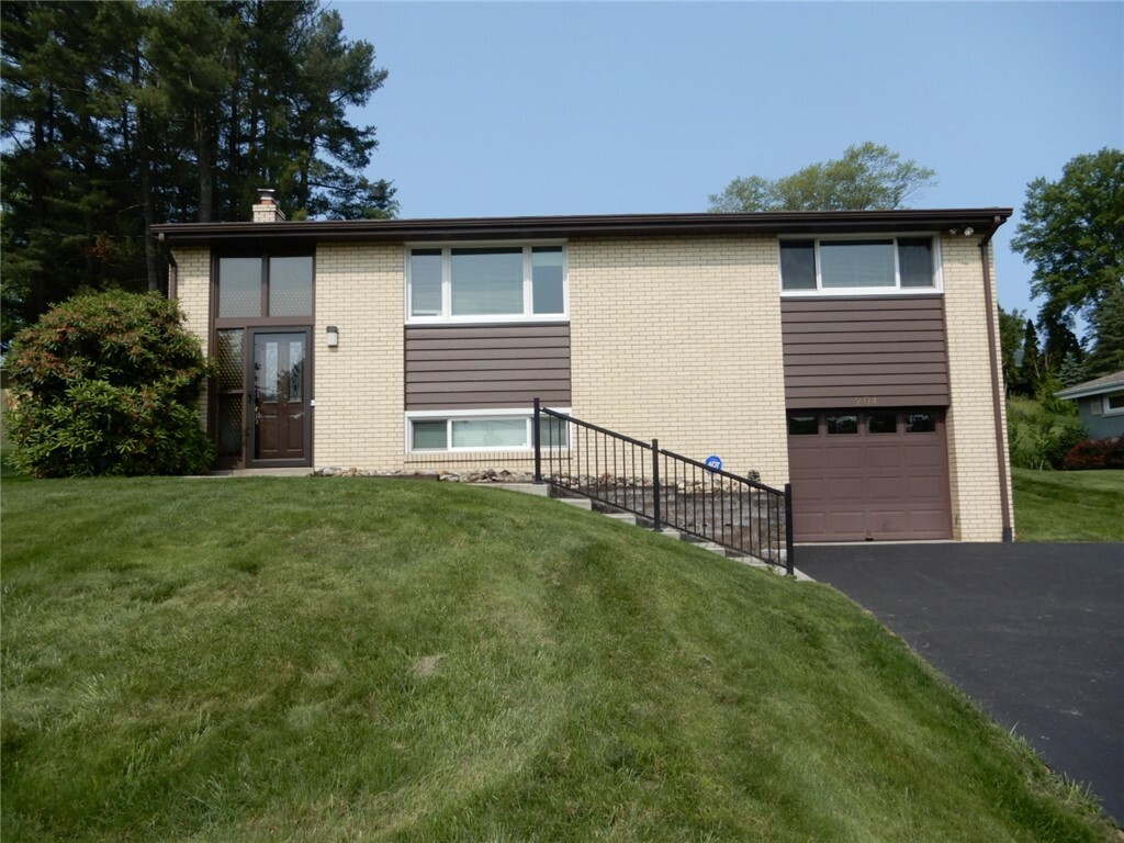 Property Photo: 204 Stonebrook Dr PA 15317
