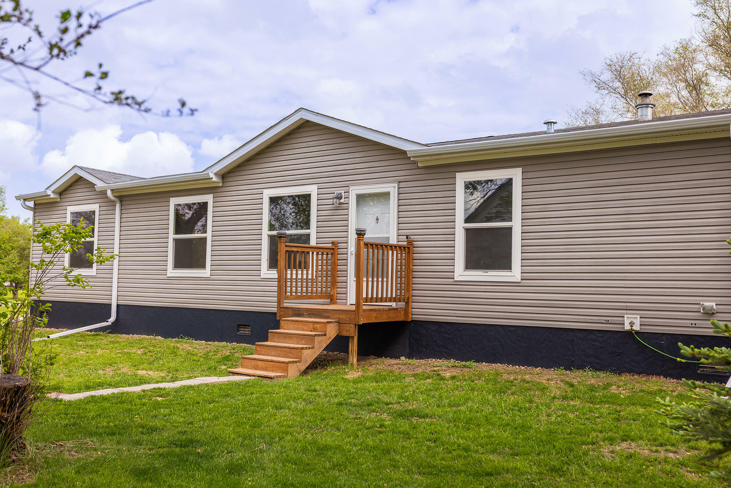 Property Photo: 506 Swift Ave SD 57435