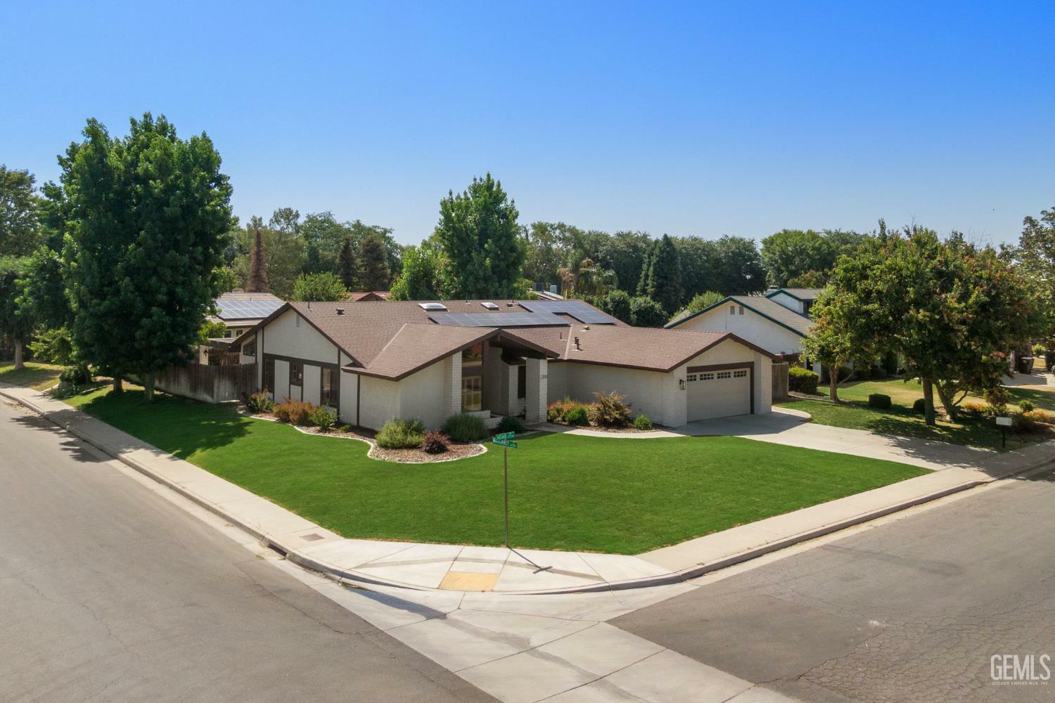 Property Photo: 2700 Hoad Lane CA 93309