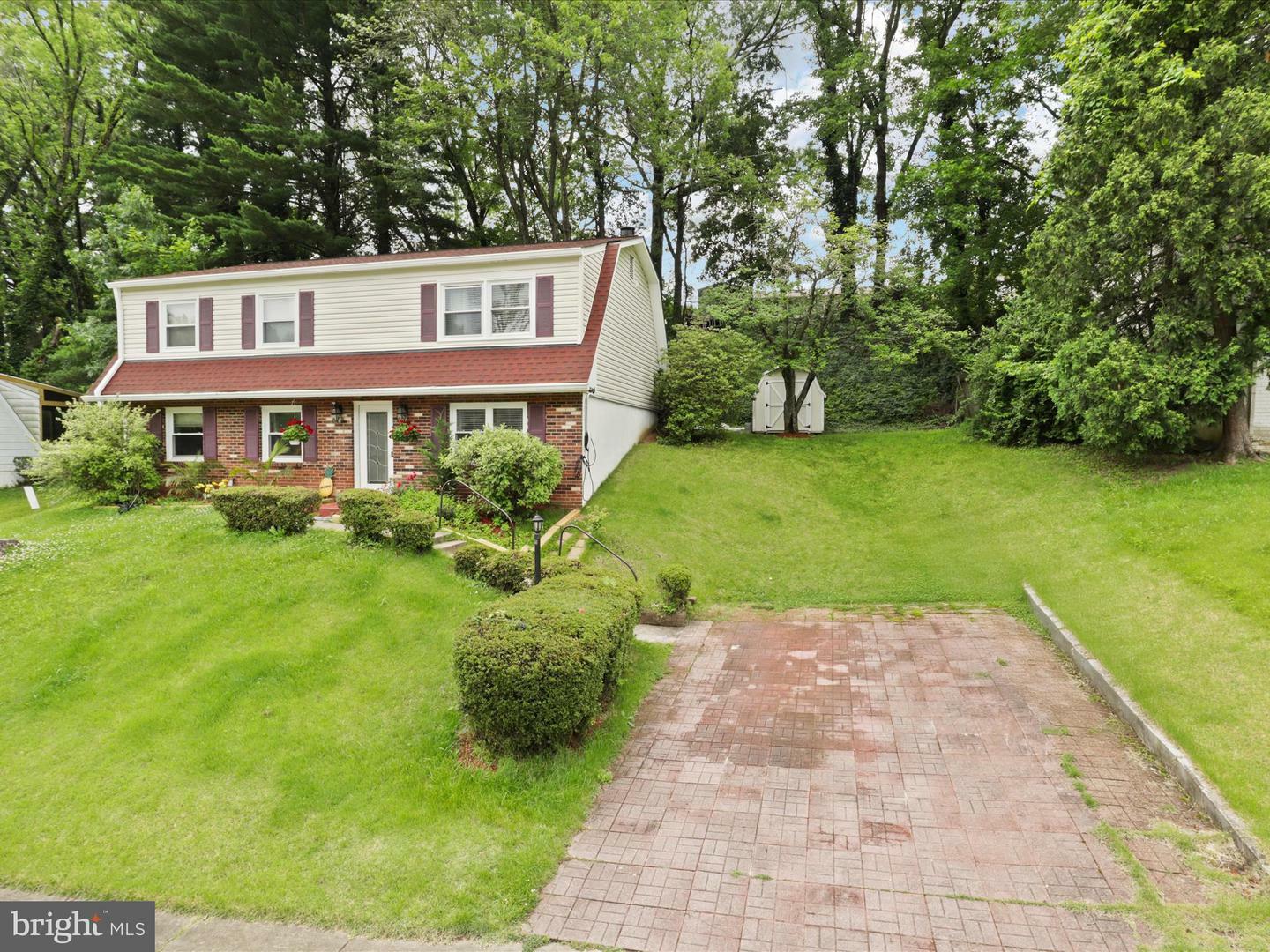Property Photo: 4807 Kempair Court VA 22193