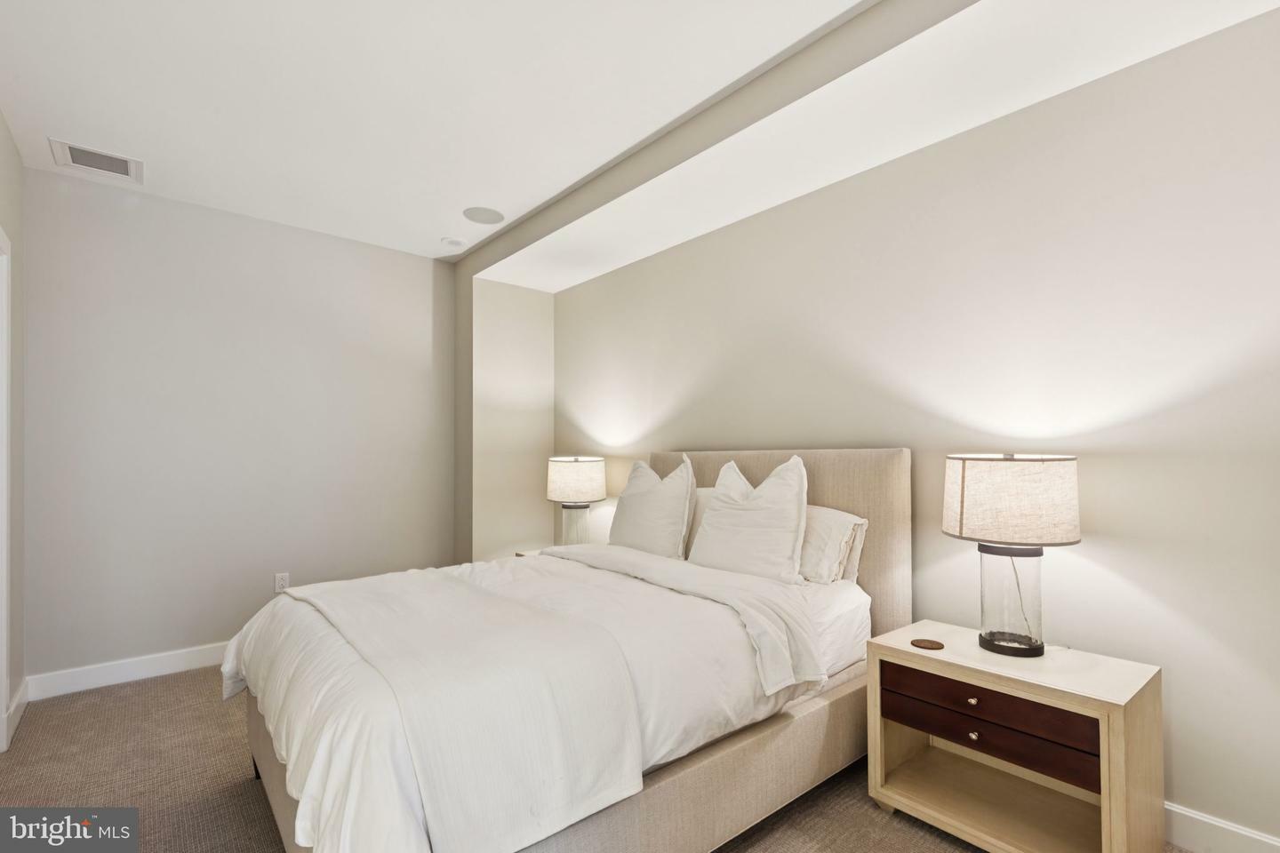 Property Photo: 50 S 16th Street 5504 PA 19102