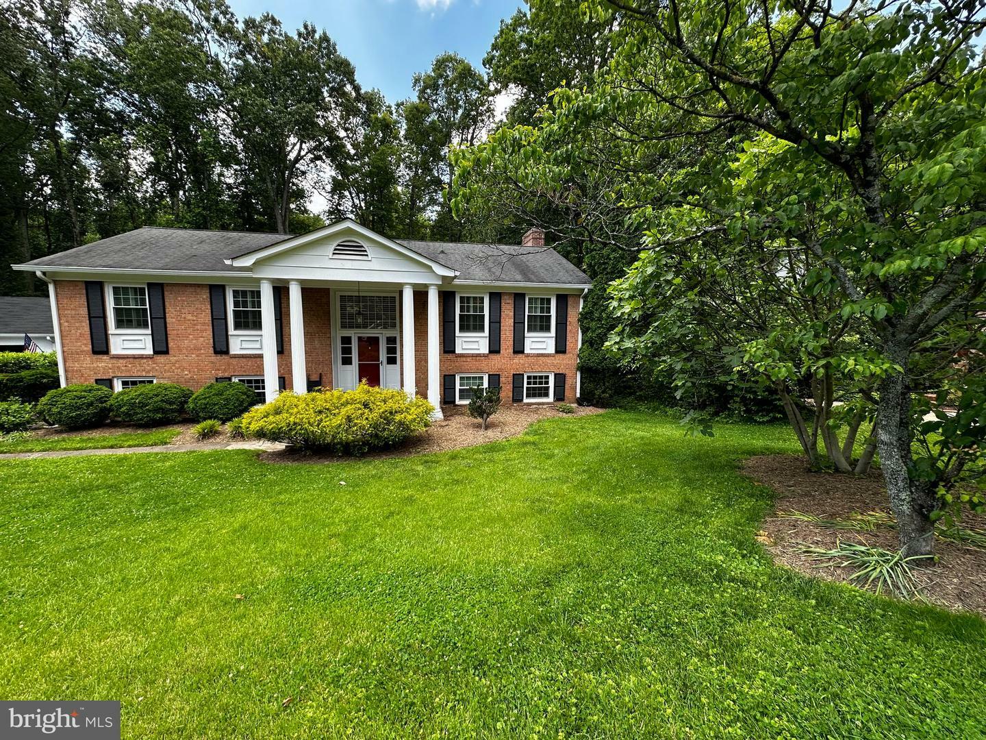 Property Photo: 12134 Stirrup Road VA 20191