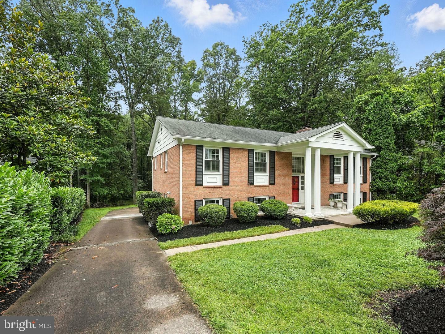 Property Photo: 12134 Stirrup Road VA 20191