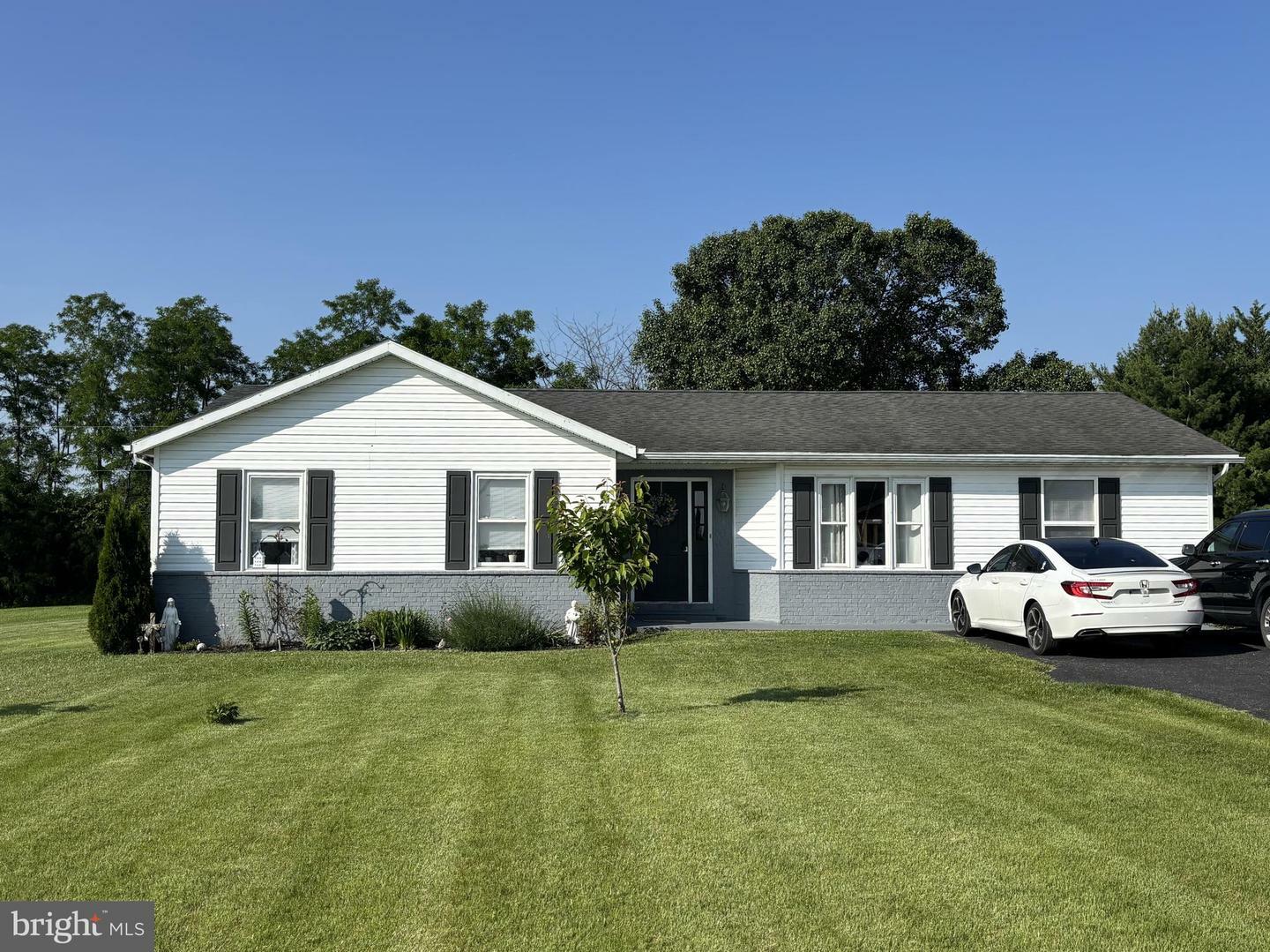 Property Photo: 64 Cornwallis Avenue WV 25428
