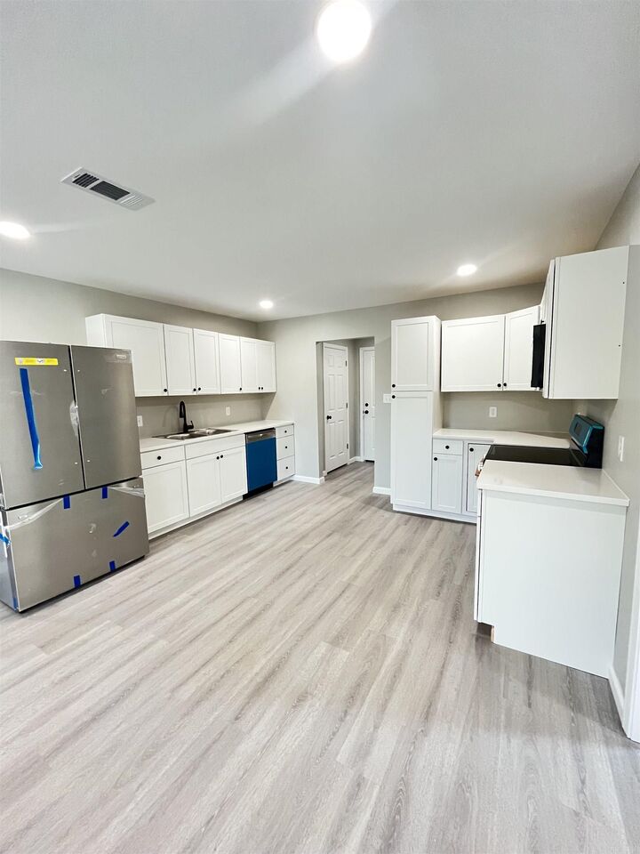 Property Photo:  511 Moore Street  AR 72104 